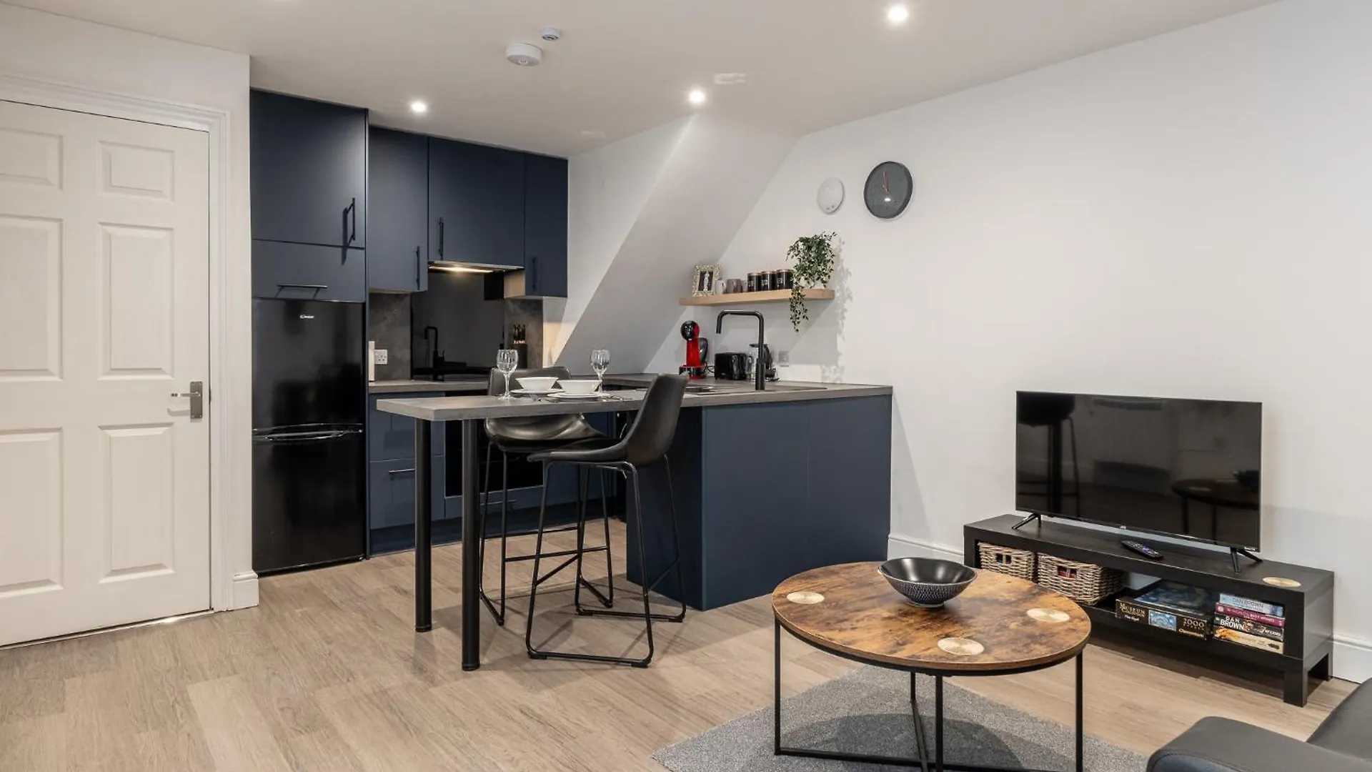 Gorgeous 1 Bed Apartment In Central Cheltenham! Cheltenham