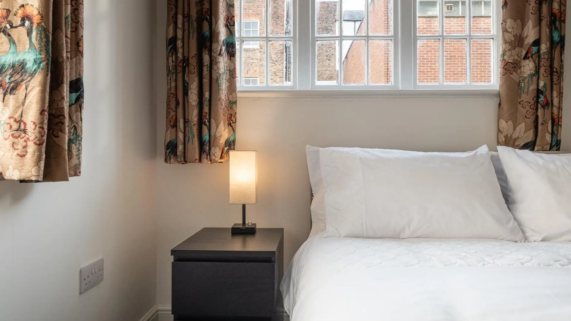 Gorgeous 1 Bed Apartment In Central Cheltenham!