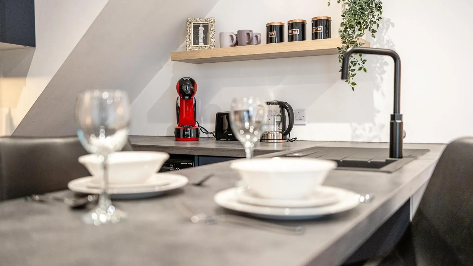 Gorgeous 1 Bed Apartment In Central Cheltenham! 0*, Cheltenham United Kingdom