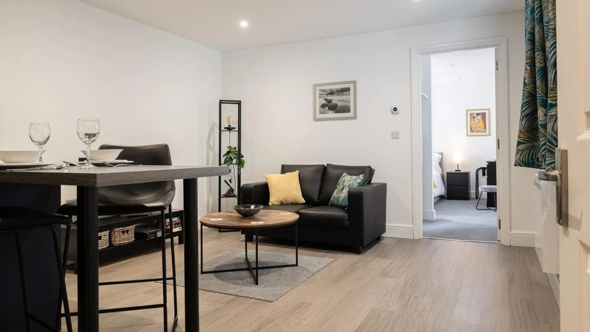 Gorgeous 1 Bed Apartment In Central Cheltenham!